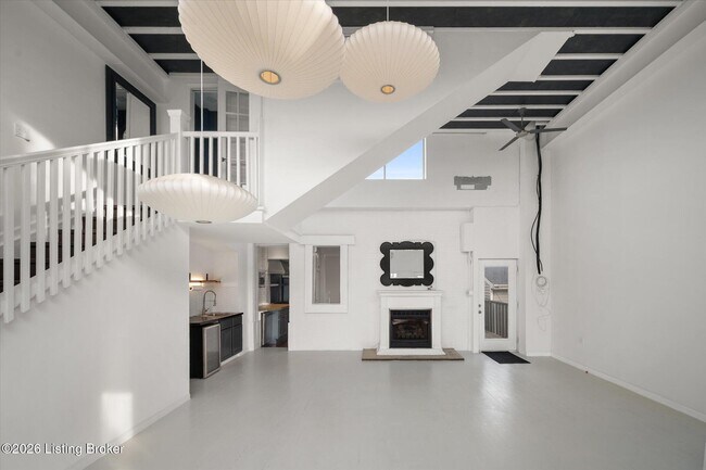 Building Photo - 902 E Jefferson St