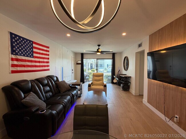 Building Photo - 180 Cypress Club Dr
