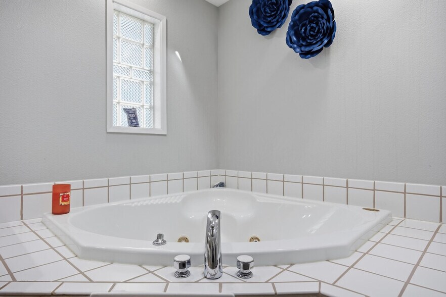 Building Photo - 1709 S Perry Ct