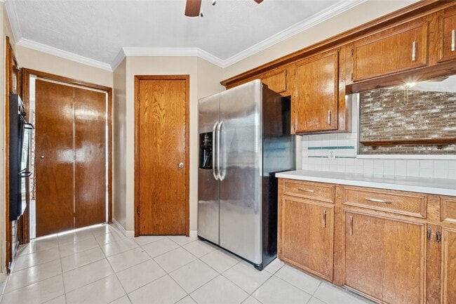 Building Photo - 2159 River Village Dr