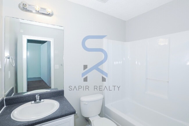 Building Photo - Pet-Friendly Living in Pinedale – 3BR/2.5BA Ready for You