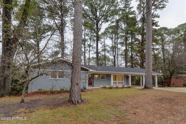 Building Photo - 1390 N Hills St