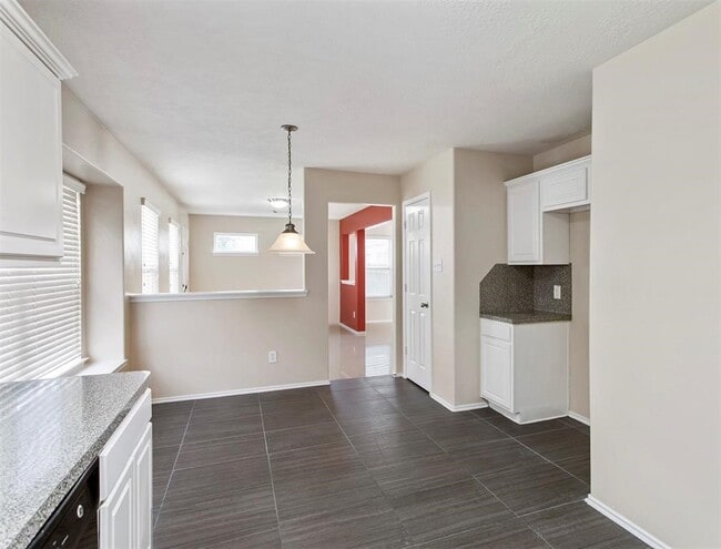 Building Photo - 11015 Shumard Oak Ct