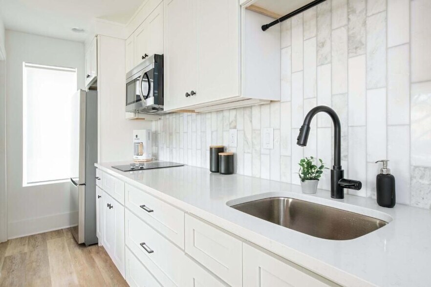 Building Photo - 542 Boulevard NE