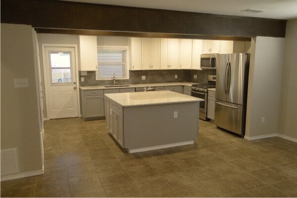Chef Style Kitchen - 4115 Robinhood Dr