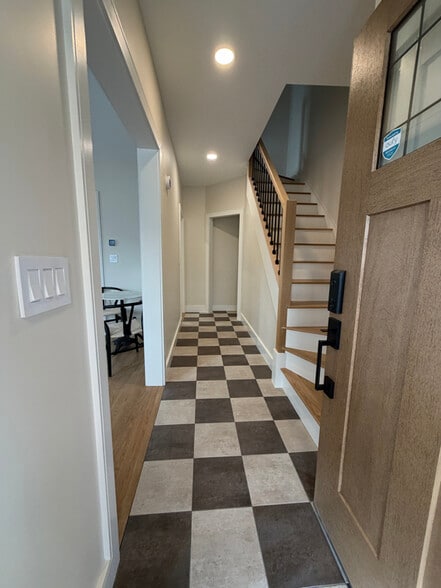 Building Photo - 314 Springfield St