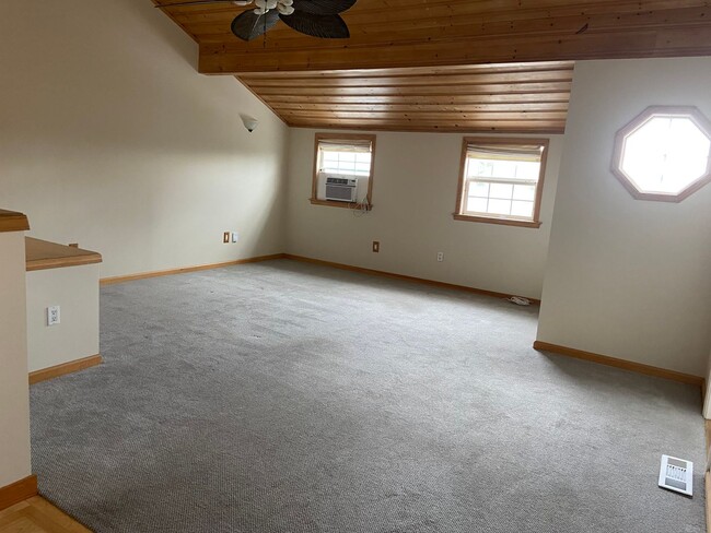 Building Photo - 3 Bed/2Bath Ready to Move In