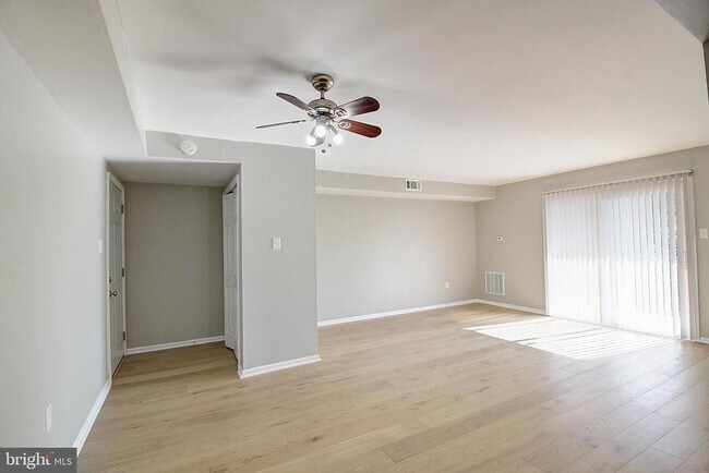 Building Photo - 1599 N East St