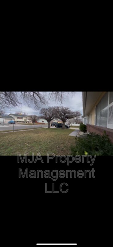 Building Photo - 4071 Sun Dr