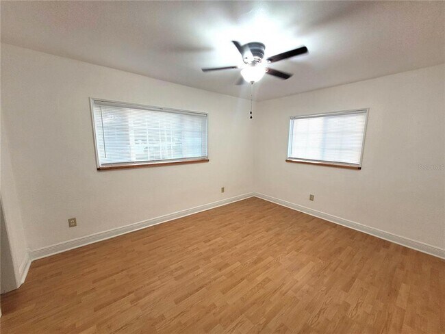 Building Photo - 356 E Overbrook Dr