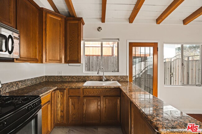 Building Photo - 1231 Montecito Dr