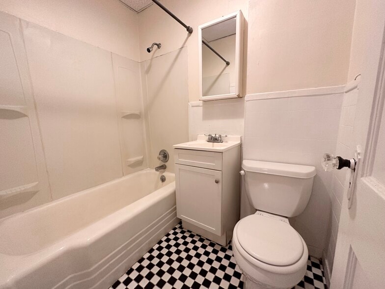 Building Photo - 50 Prince St