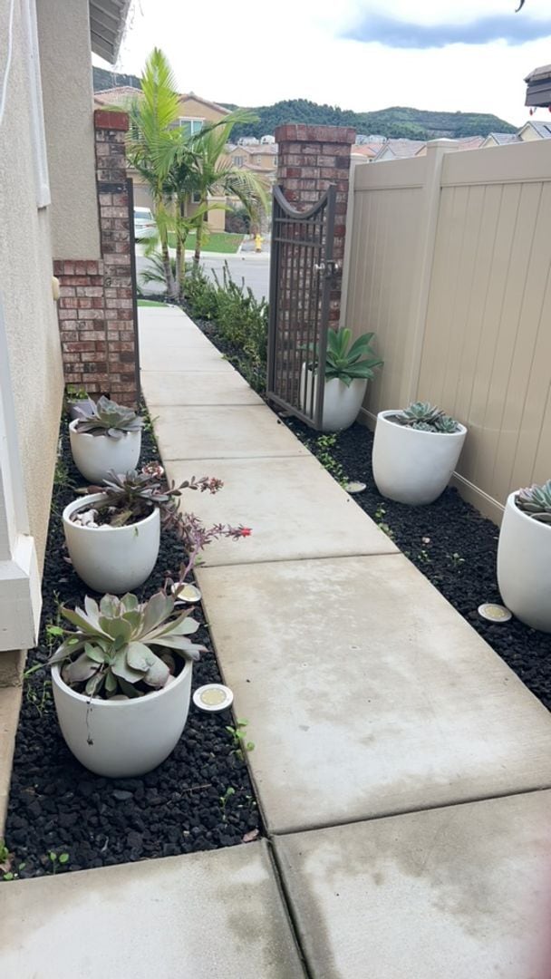 Building Photo - Beautiful 4 bedroom, 3 bath home nestled in the foothills of Fallbrook