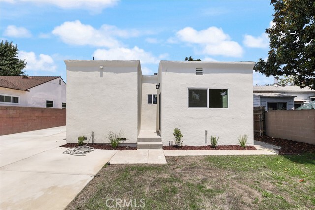 Building Photo - 11210 Oak St