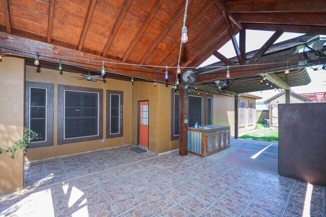 Building Photo - 1237 Whisper Hill Dr