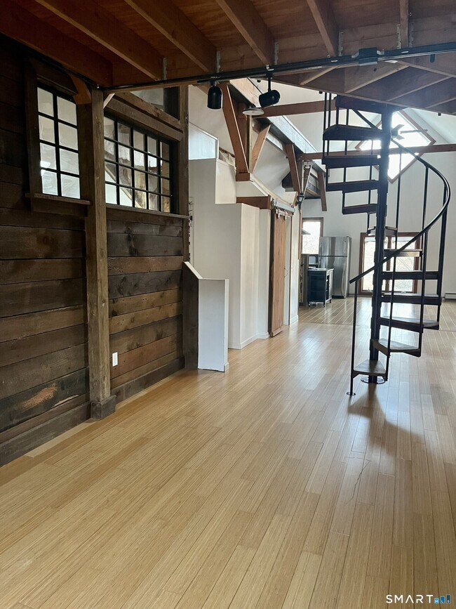 Building Photo - 3 Fox Run