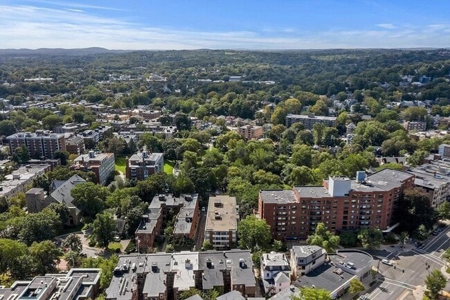 Building Photo - 586 Washington St