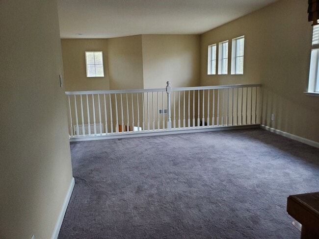 Building Photo - Huge 2 Bedroom House with separate Office ...
