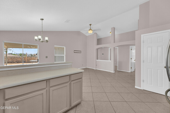 Building Photo - 11868 Oak Crossing Dr