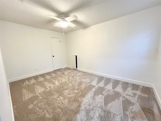 Building Photo - 10819 Sagerock Dr