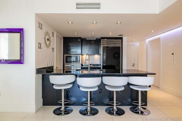 Building Photo - 475 Brickell Ave