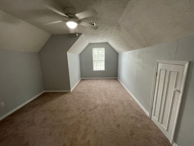Building Photo - Introducing a Charming Home Retreat Locate...