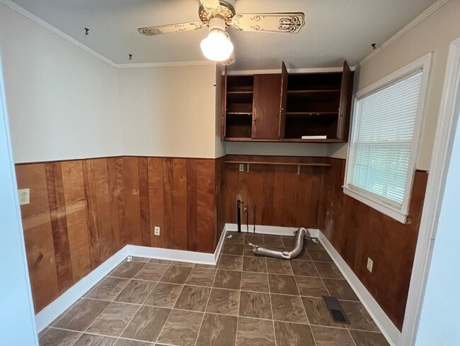 Building Photo - 148 Hwy 30 E