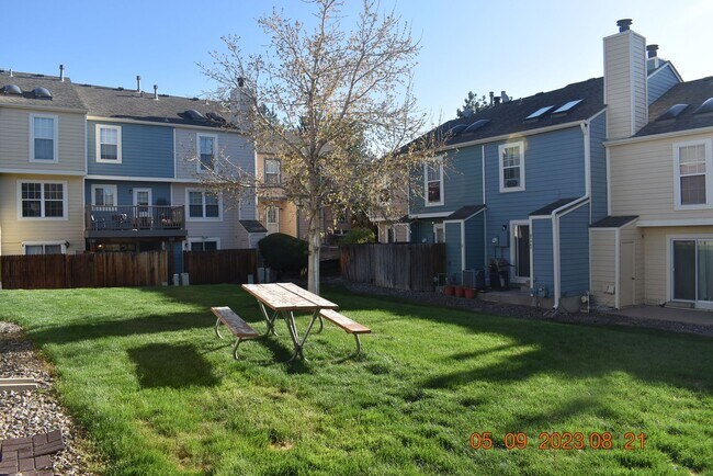 Building Photo - Lovely Updated Littleton Townhome in Wonderful Location