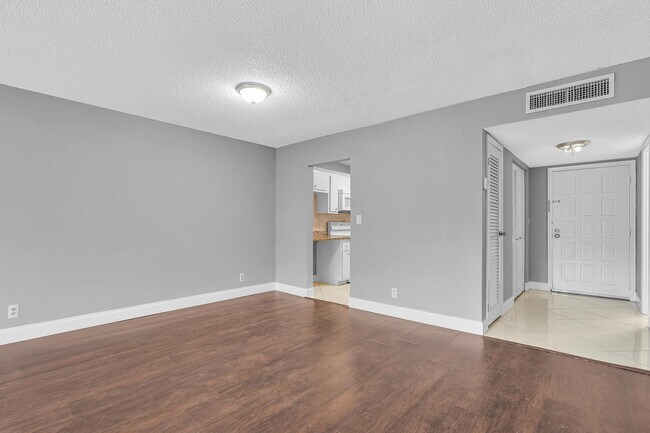 Building Photo - 5961 N Falls Circle Dr
