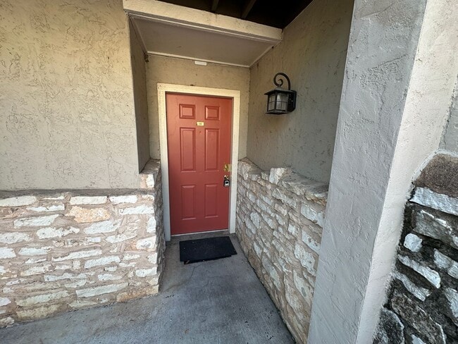 Building Photo - Ground Floor 1BR Condo with Private Yard in South Austin