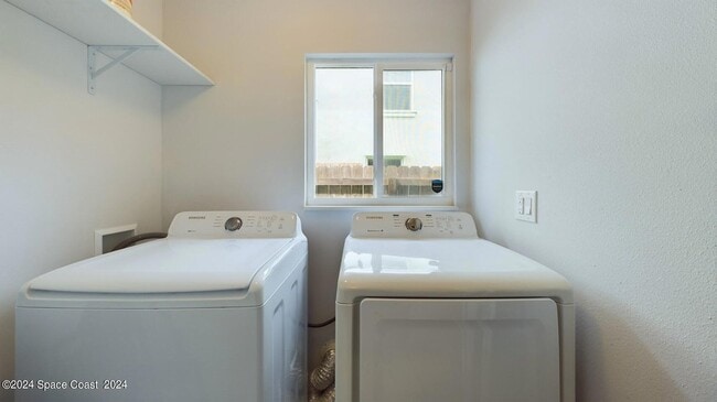 Building Photo - 1445 Bayshore Dr