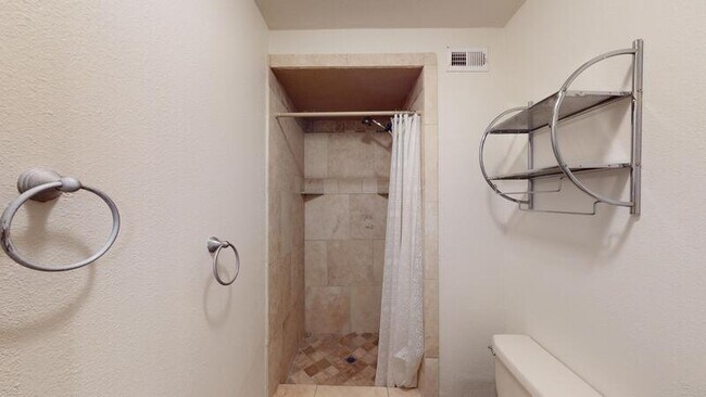 Building Photo - 356 E Desert Inn Rd