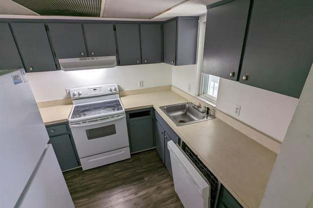 Building Photo - 571 Midway Track