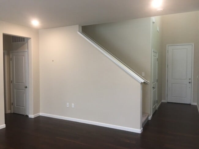 Building Photo - Gorgeous Townhouse - Built 2017 Southwest ...