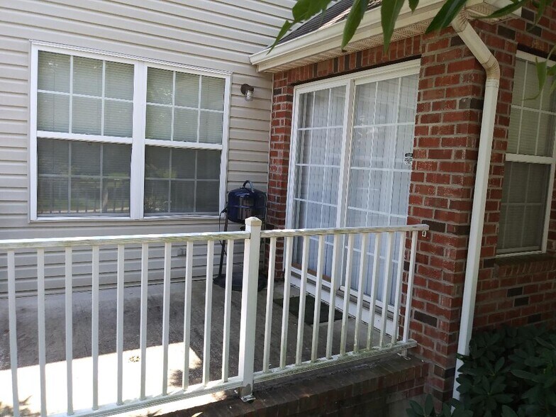 Patio - 424 Lackland Ave