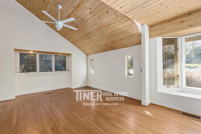 Building Photo - Fair Oaks Village Charmer
