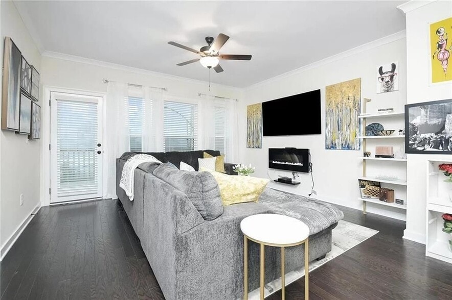 Building Photo - 2048 Holtz Ln