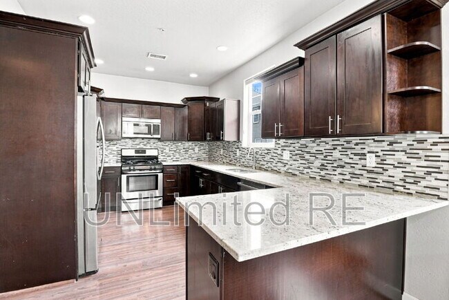 Building Photo - 2520 W Pikes Peak Dr