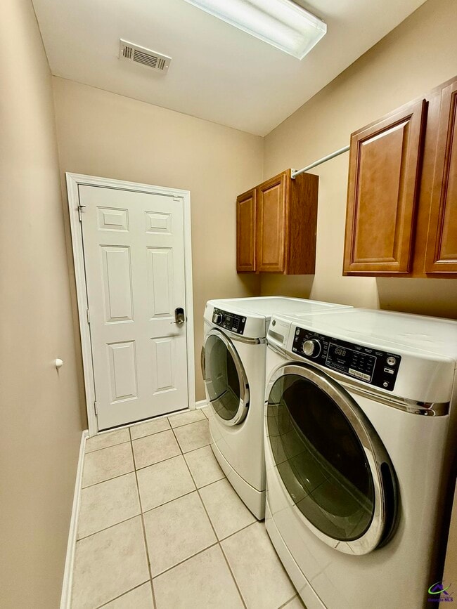 Building Photo - 227 Hearthwood Dr