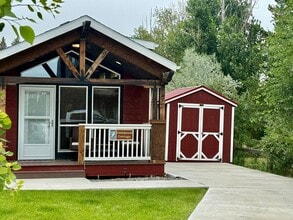 Building Photo - 208 Loves Ln
