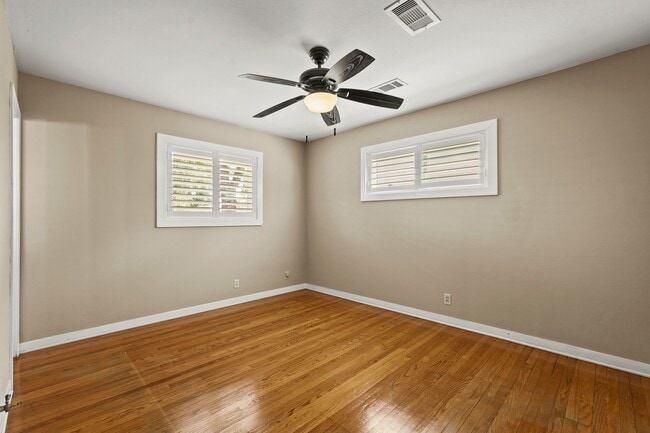 Building Photo - 5319 Saxon Dr