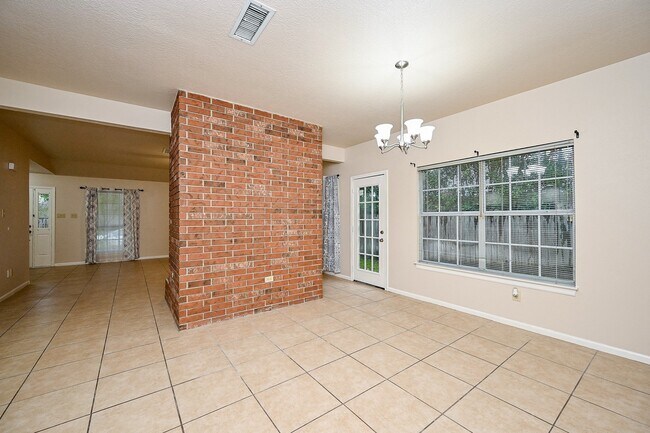 Building Photo - 72 Laughing Brook Ct