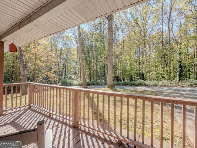 Building Photo - 580 Pineland Cir