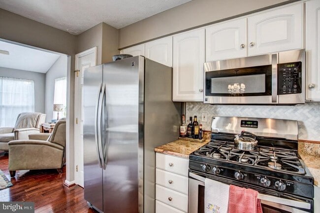 Building Photo - 5036 Finsbury Rd