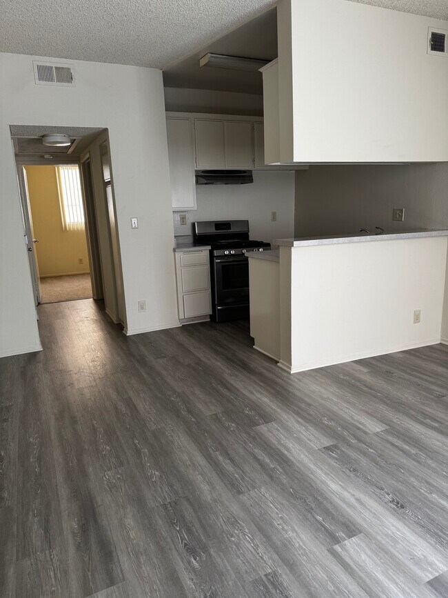 Building Photo - Pavillion Apartments