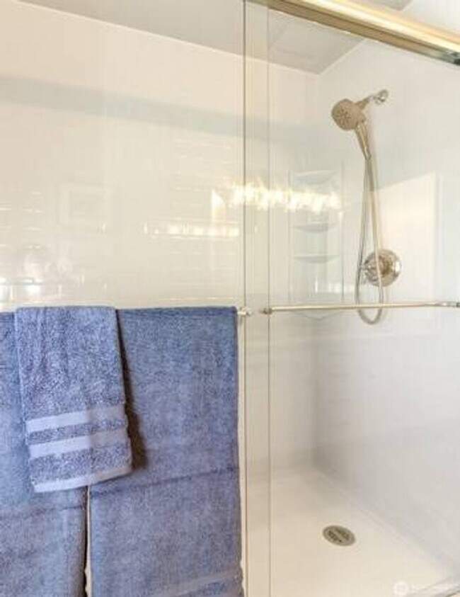 Building Photo - Spacious 3BR House in Federal Way