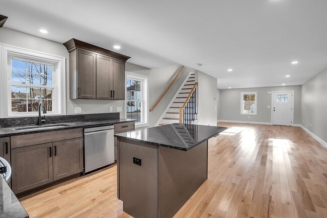 Building Photo - 88 Main St