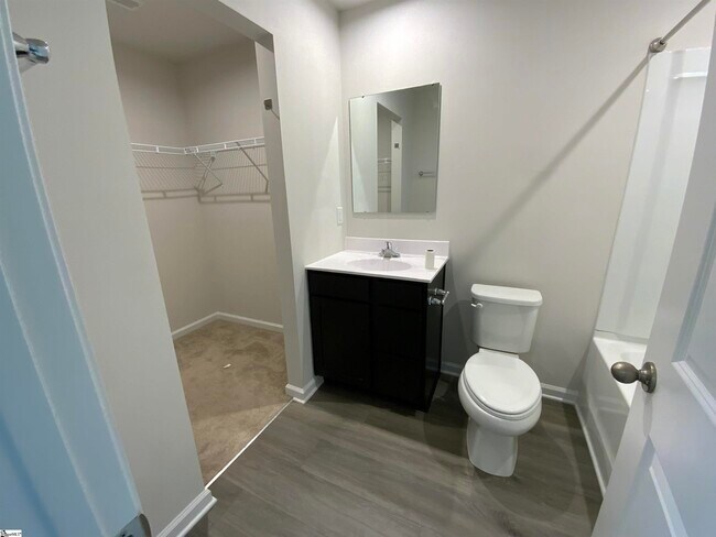 Building Photo - 4 Tidworth Dr