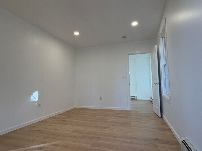 Building Photo - 24 Willis St