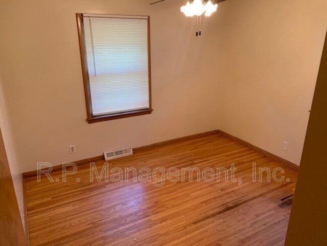 Building Photo - 6621 13th Ave S